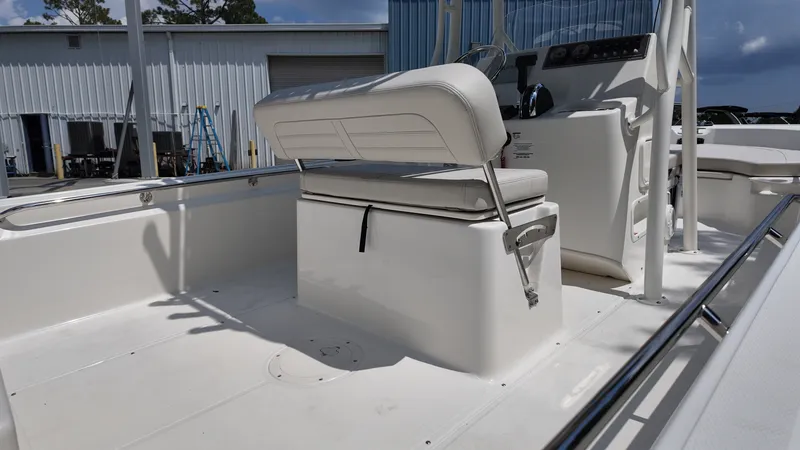 Slide: The Image of Boston Whaler 190 Montauk 2027 - 7