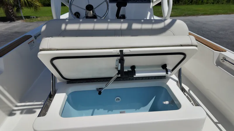 Slide: The Image of Boston Whaler 190 Montauk 2027 - 8