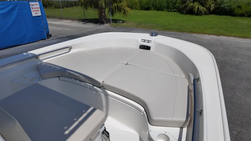 Slide: The Image of Boston Whaler 190 Montauk 2027 - 13