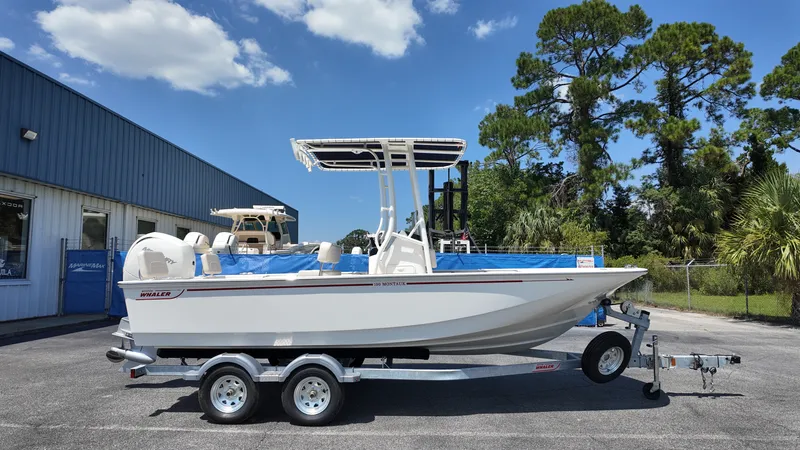 The Image of Boston Whaler 190 Montauk 2027 - 0