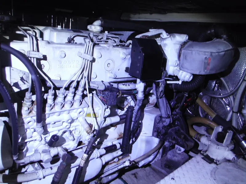 Slide: The Image of Engine compartment of a 2005 Cruisers Yachts 455 Express Motoryacht. - 47