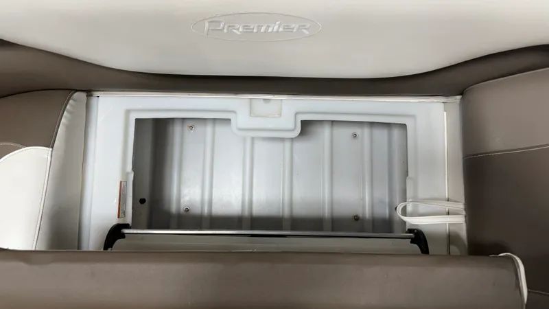 Slide: The Image of Premier 235 SOLARIS 2014 - 53