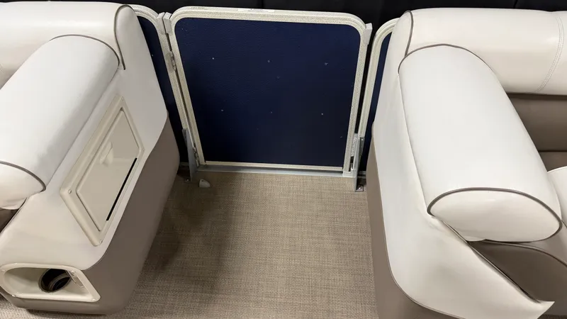 Slide: The Image of Premier 235 SOLARIS 2014 - 29