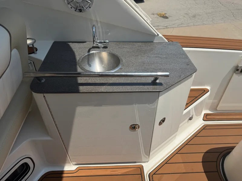 Slide: The Image of Sea Ray 310 SUNDANCER 2012 - 15
