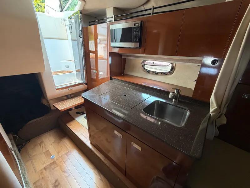 Slide: The Image of Sea Ray 310 SUNDANCER 2012 - 19