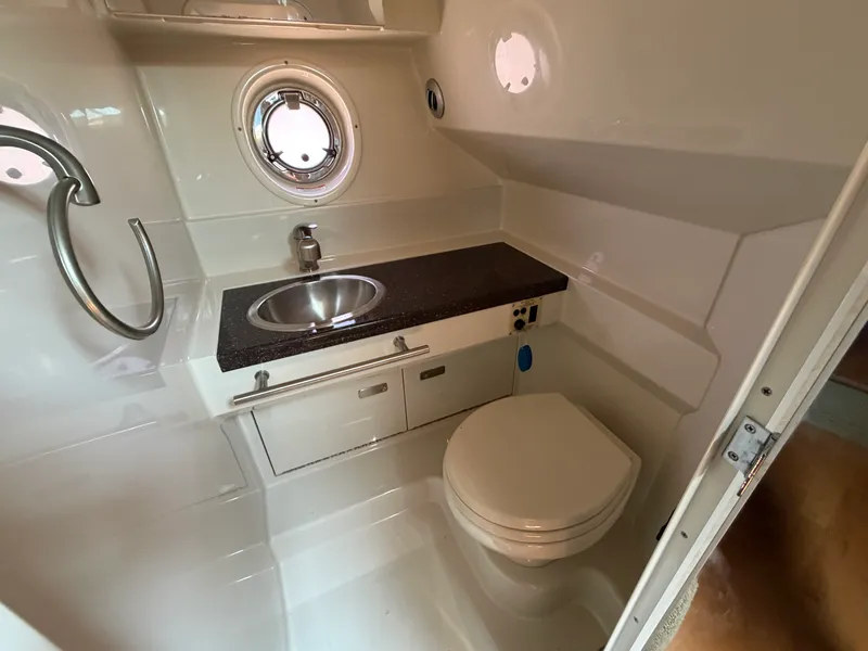 Slide: The Image of Sea Ray 310 SUNDANCER 2012 - 22