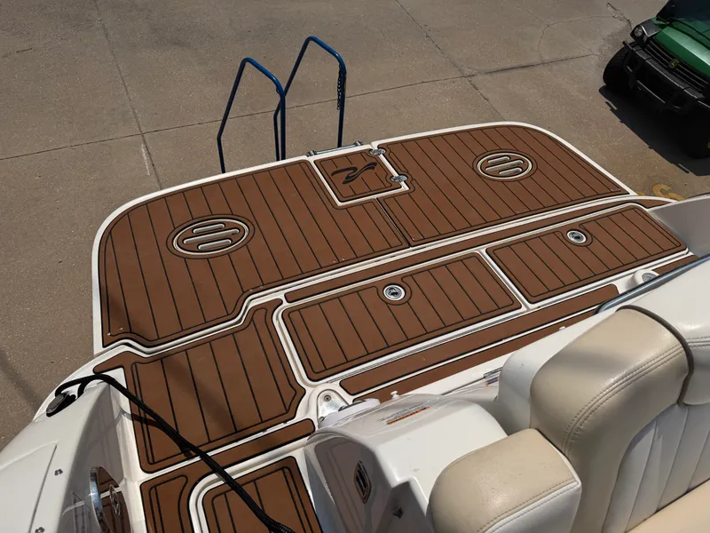 Slide: The Image of Sea Ray 310 SUNDANCER 2012 - 5
