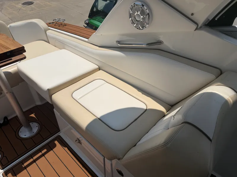 Slide: The Image of Sea Ray 310 SUNDANCER 2012 - 10