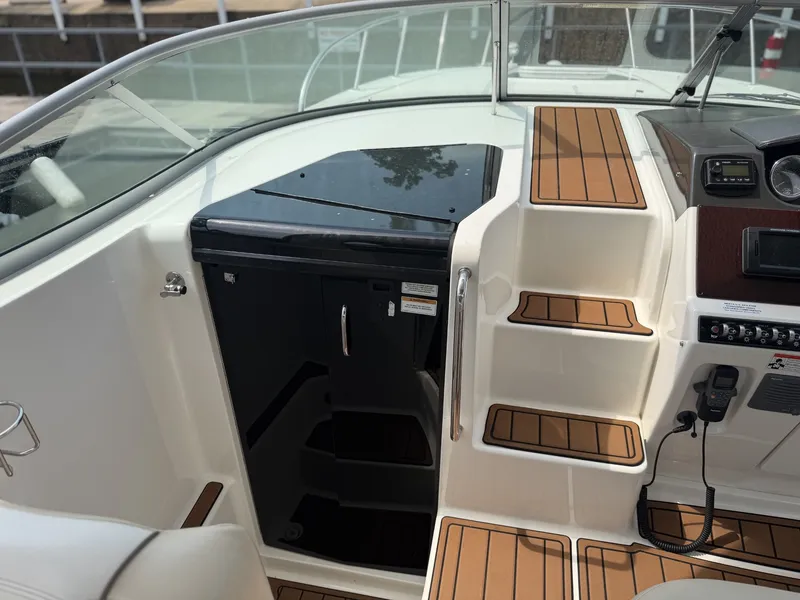Slide: The Image of Sea Ray 310 SUNDANCER 2012 - 17