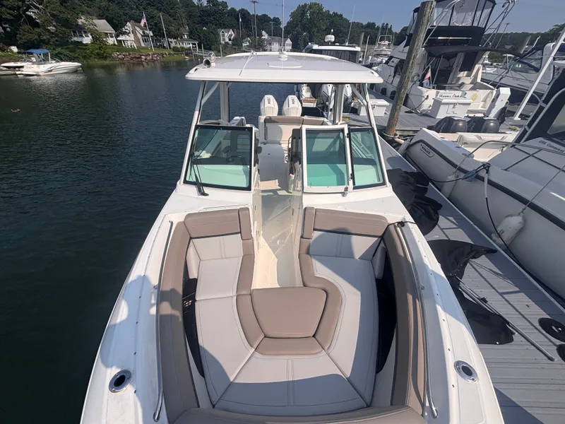 Slide: The Image of Boston Whaler 280 VANTAGE 2025 - 13