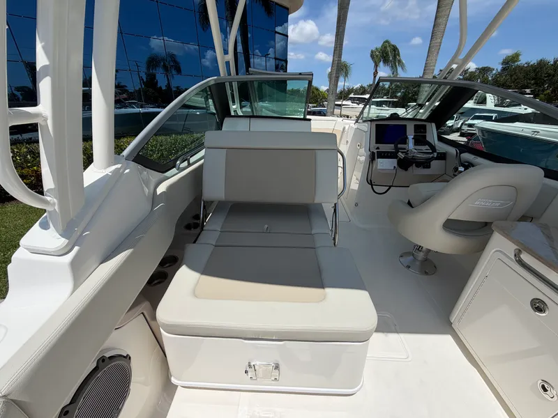 Slide: The Image of Boston Whaler 240 Vantage 2027 - 21