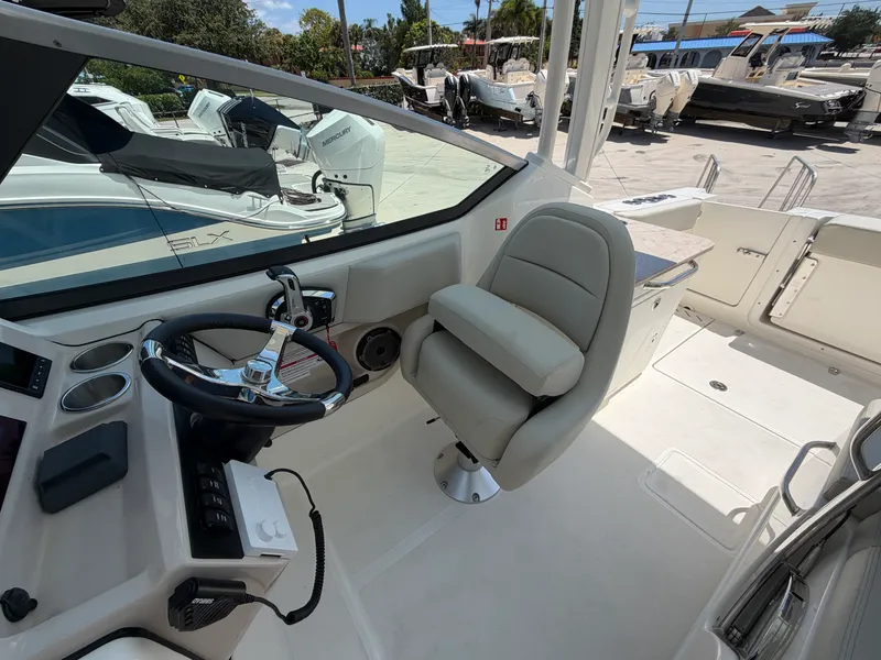 Slide: The Image of Boston Whaler 240 Vantage 2027 - 24
