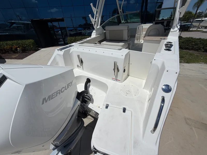 Slide: The Image of Boston Whaler 240 Vantage 2027 - 11