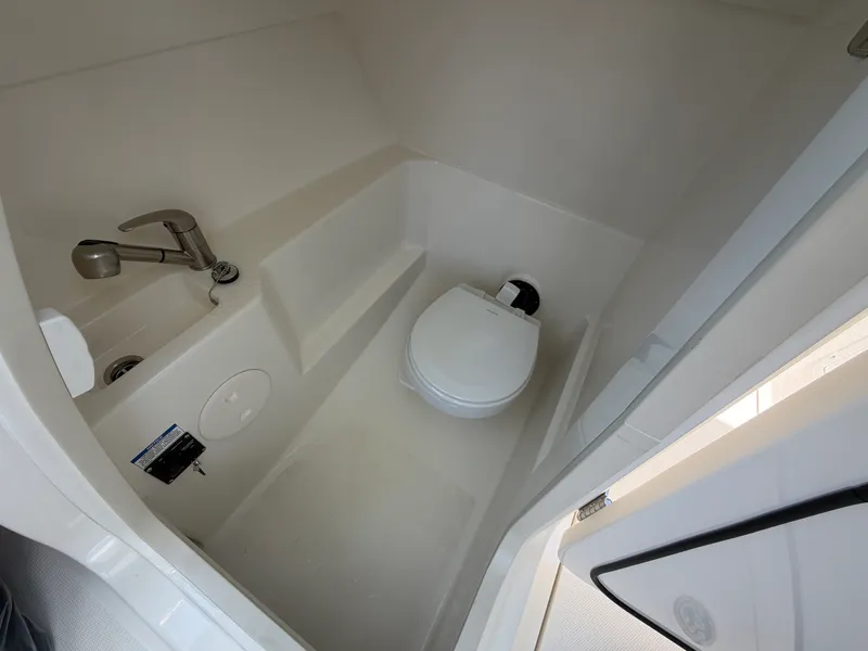 Slide: The Image of Boston Whaler 240 Vantage 2027 - 32