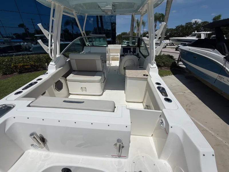 Slide: The Image of Boston Whaler 240 Vantage 2027 - 12
