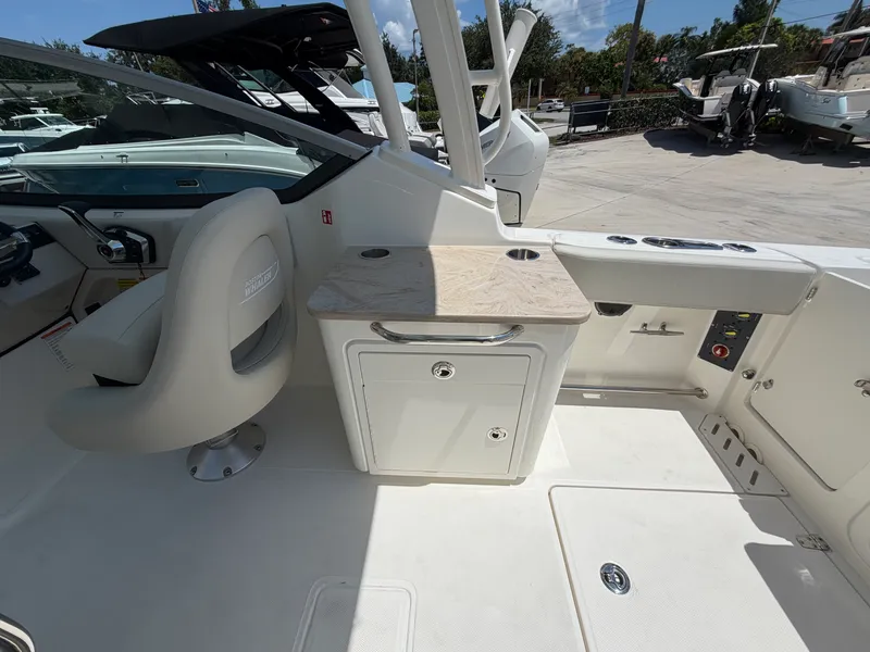 Slide: The Image of Boston Whaler 240 Vantage 2027 - 19