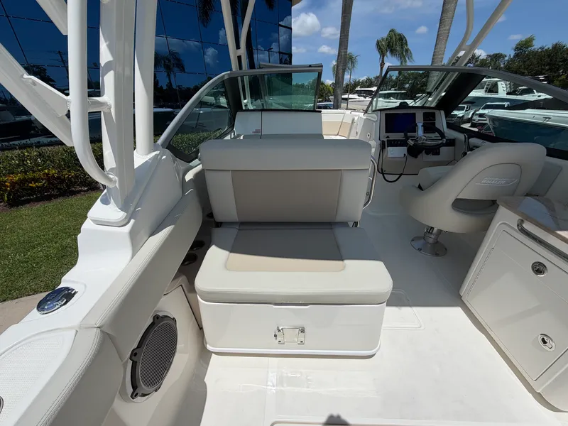 Slide: The Image of Boston Whaler 240 Vantage 2027 - 20