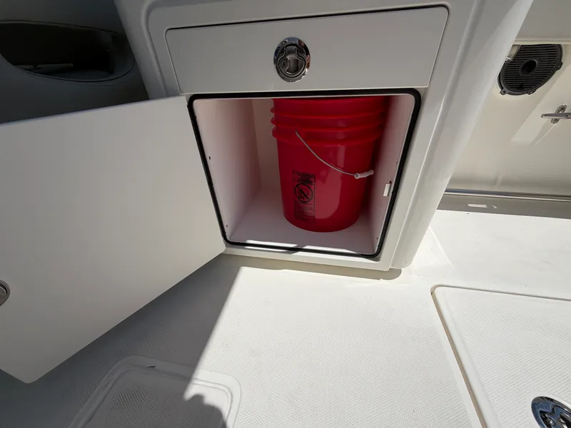 Slide: The Image of Boston Whaler 240 Vantage 2027 - 38