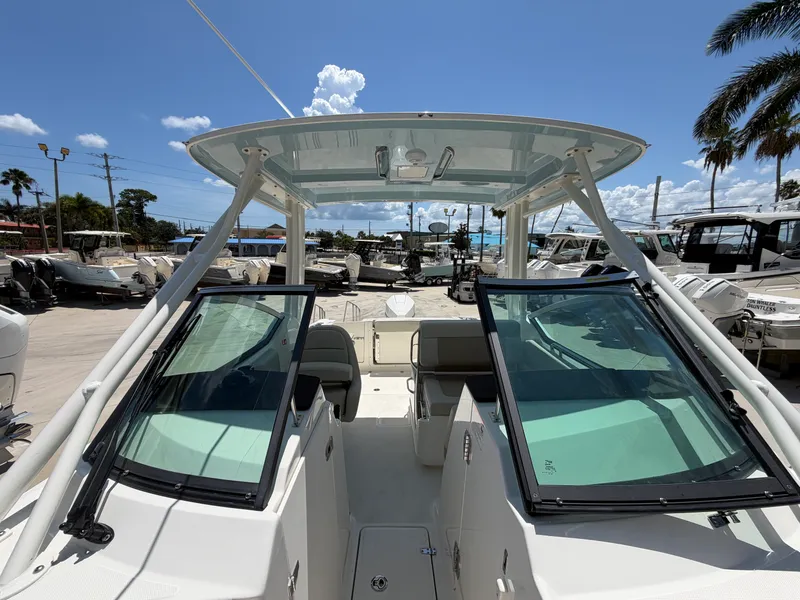 Slide: The Image of Boston Whaler 240 Vantage 2027 - 36
