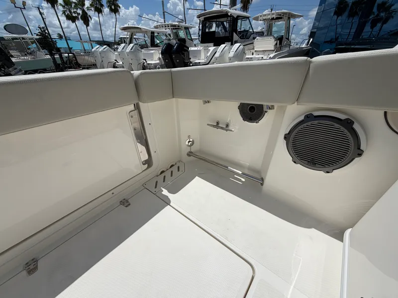 Slide: The Image of Boston Whaler 240 Vantage 2027 - 16