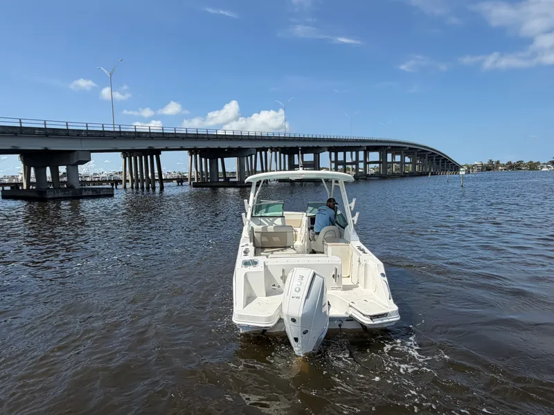 Slide: The Image of Boston Whaler 240 Vantage 2027 - 7