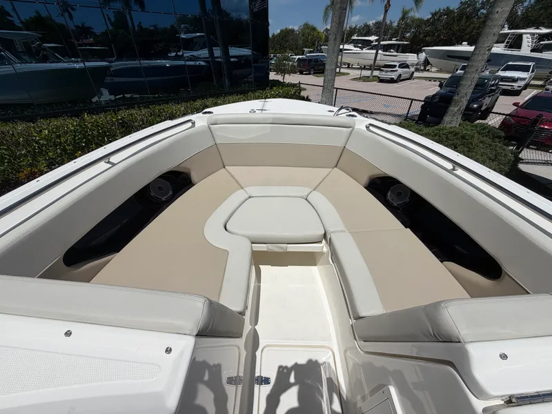 Slide: The Image of Boston Whaler 240 Vantage 2027 - 33