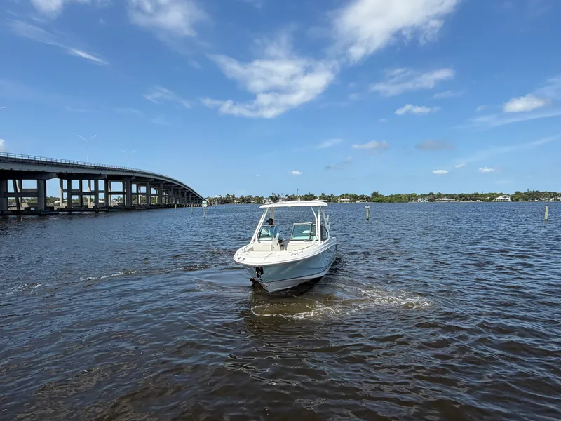 Slide: The Image of Boston Whaler 240 Vantage 2027 - 3