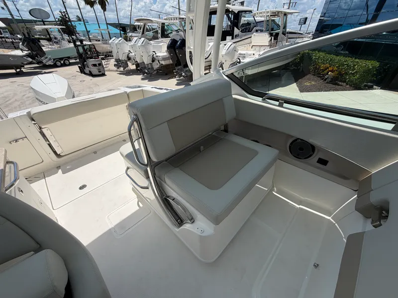 Slide: The Image of Boston Whaler 240 Vantage 2027 - 23