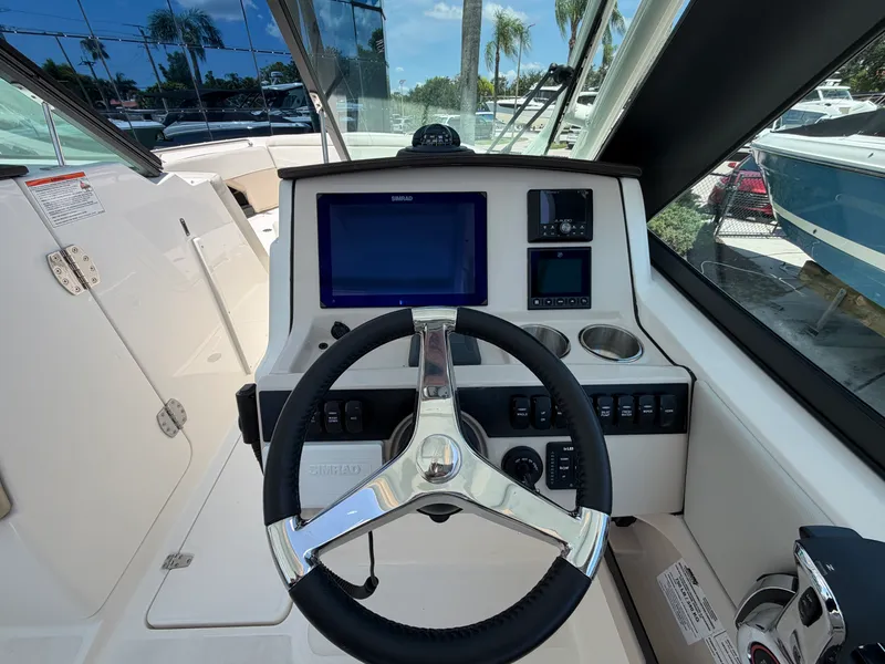 Slide: The Image of Boston Whaler 240 Vantage 2027 - 27