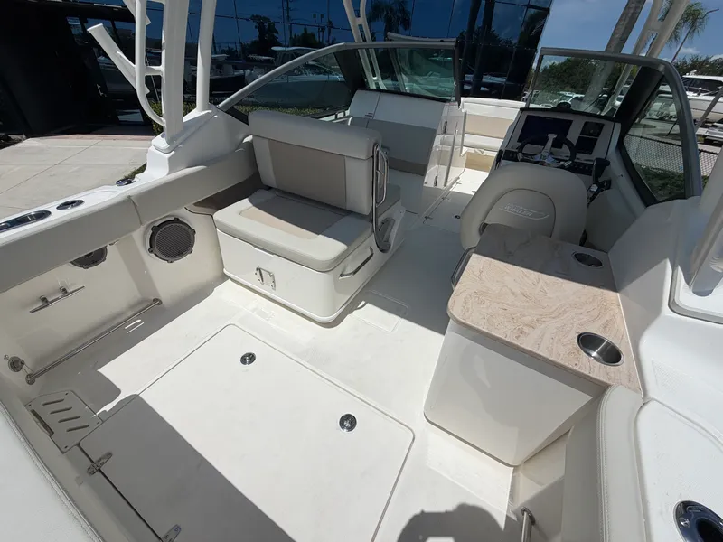 Slide: The Image of Boston Whaler 240 Vantage 2027 - 14