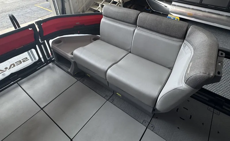 Slide: The Image of Sea-Doo 21 SWITCH 2023 - 13