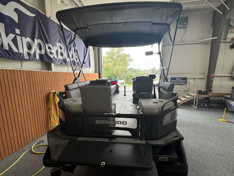 Slide: The Image of Sea-Doo 21 SWITCH 2023 - 14