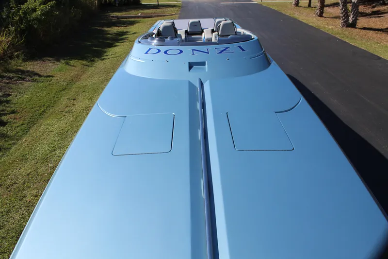 Slide: The Image of 2006 Donzi 43 ZR speedboat in blue, top view on a driveway. - 16