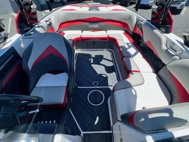 Slide: The Image of 2014 Supra SC350-550 boat interior with red and white seating. - 18