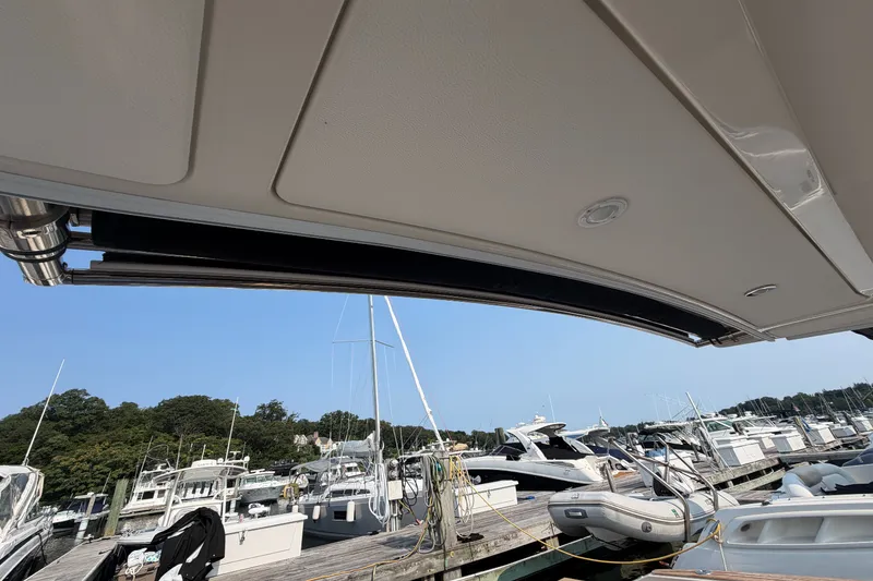 Slide: The Image of Sea Ray 310 SLX OB 2020 - 13