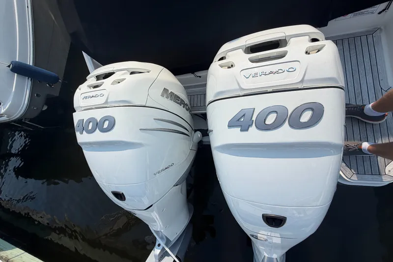 Slide: The Image of Sea Ray 310 SLX OB 2020 - 6