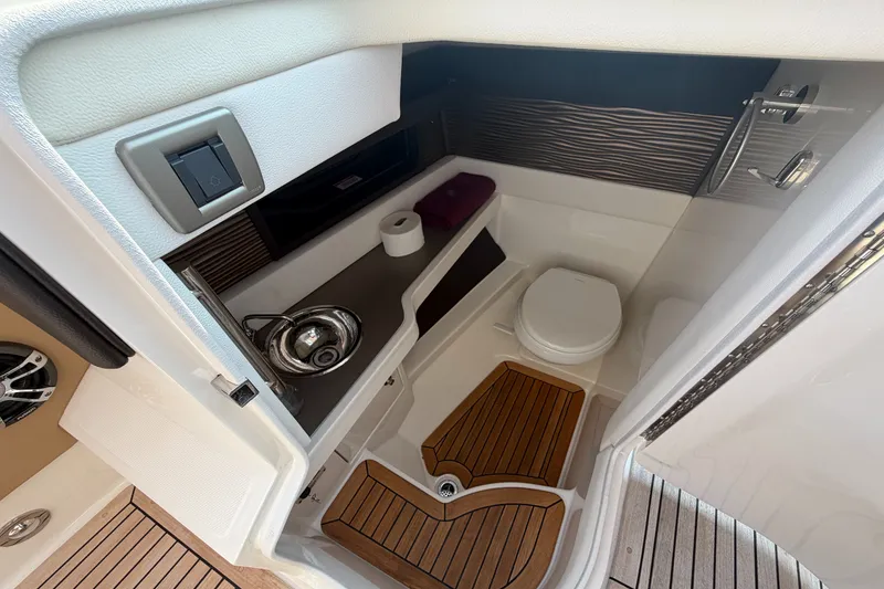 Slide: The Image of Sea Ray 310 SLX OB 2020 - 21
