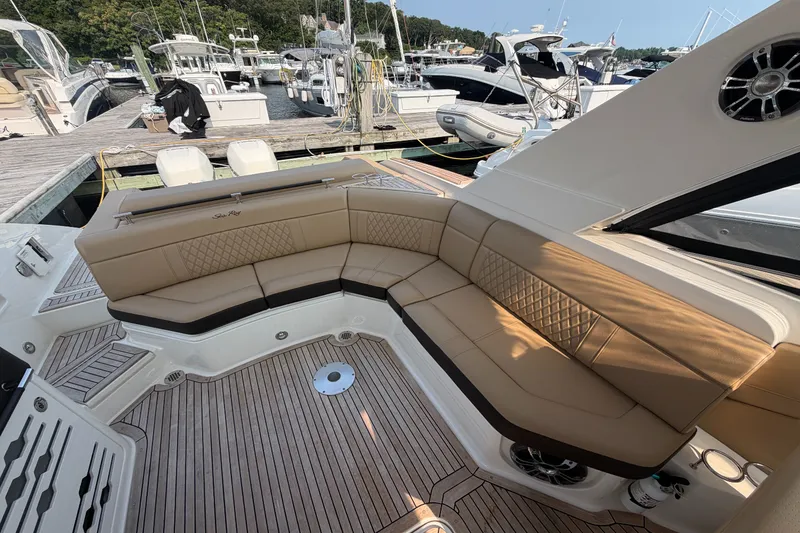 Slide: The Image of Sea Ray 310 SLX OB 2020 - 11