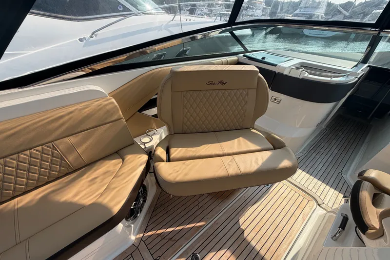 Slide: The Image of Sea Ray 310 SLX OB 2020 - 20