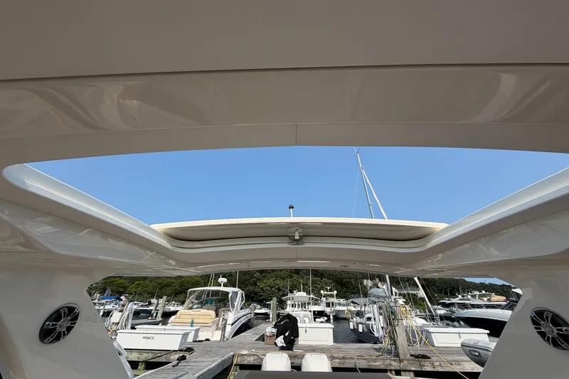 Slide: The Image of Sea Ray 310 SLX OB 2020 - 15