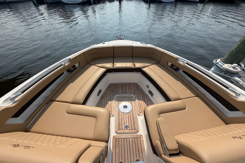 Slide: The Image of Sea Ray 310 SLX OB 2020 - 22
