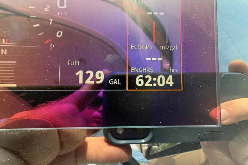 Slide: The Image of Sea Ray 310 SLX OB 2020 - 16