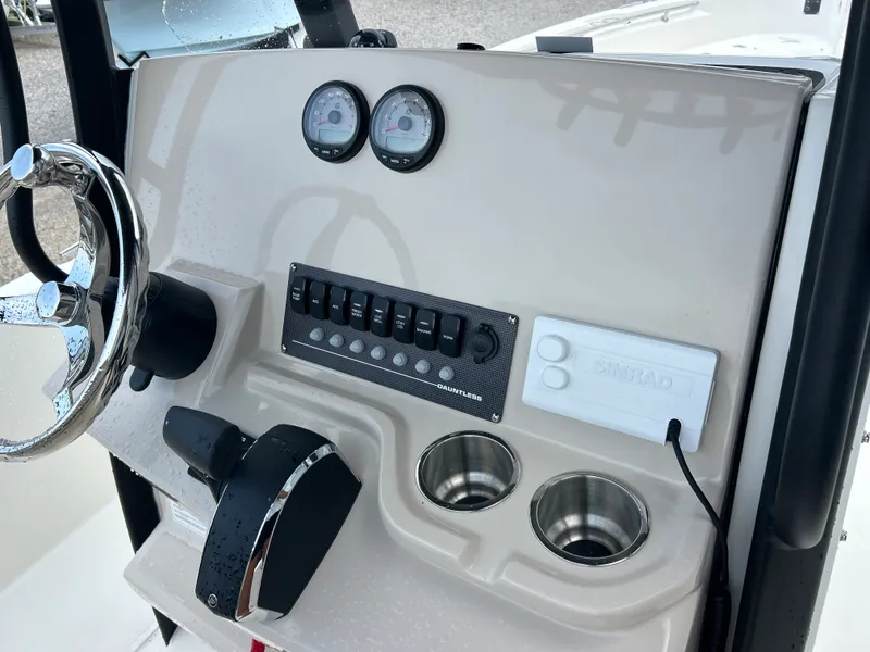 Slide: The Image of Boston Whaler 250 Dauntless 2027 - 16