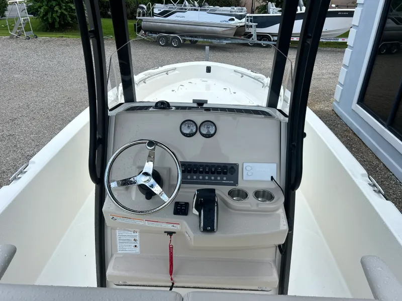 Slide: The Image of Boston Whaler 250 Dauntless 2027 - 12