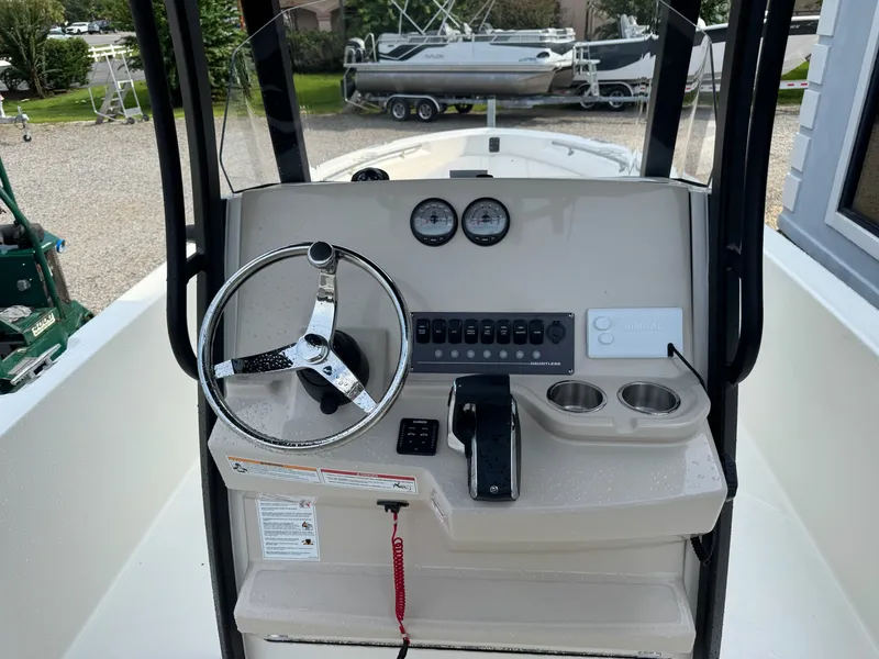 Slide: The Image of Boston Whaler 250 Dauntless 2027 - 25