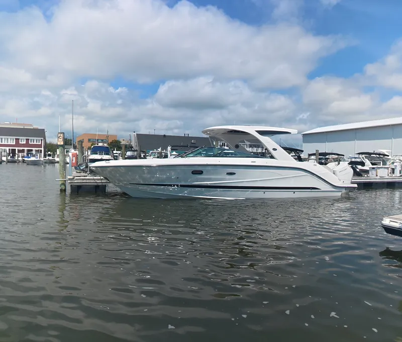 The Image of Sea Ray SLX 310 Outboard 2027 - 0