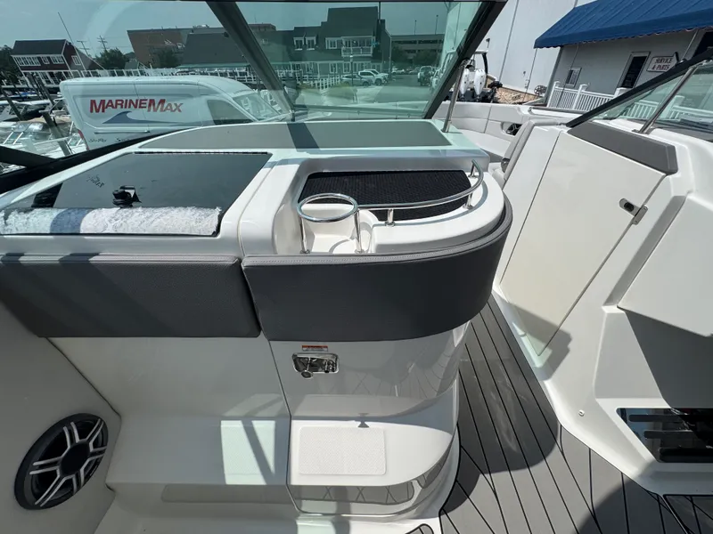 Slide: The Image of Sea Ray SLX 310 Outboard 2027 - 19