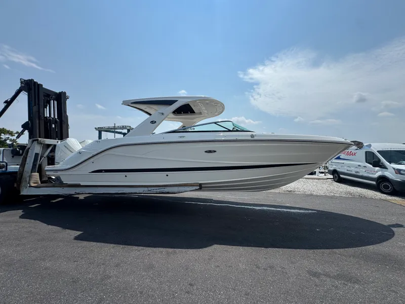 Slide: The Image of Sea Ray SLX 310 Outboard 2027 - 1