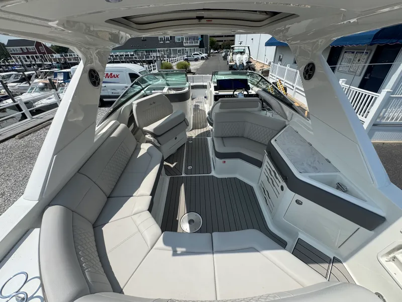 Slide: The Image of Sea Ray SLX 310 Outboard 2027 - 4