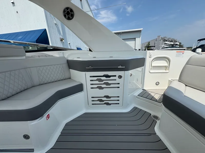 Slide: The Image of Sea Ray SLX 310 Outboard 2027 - 10